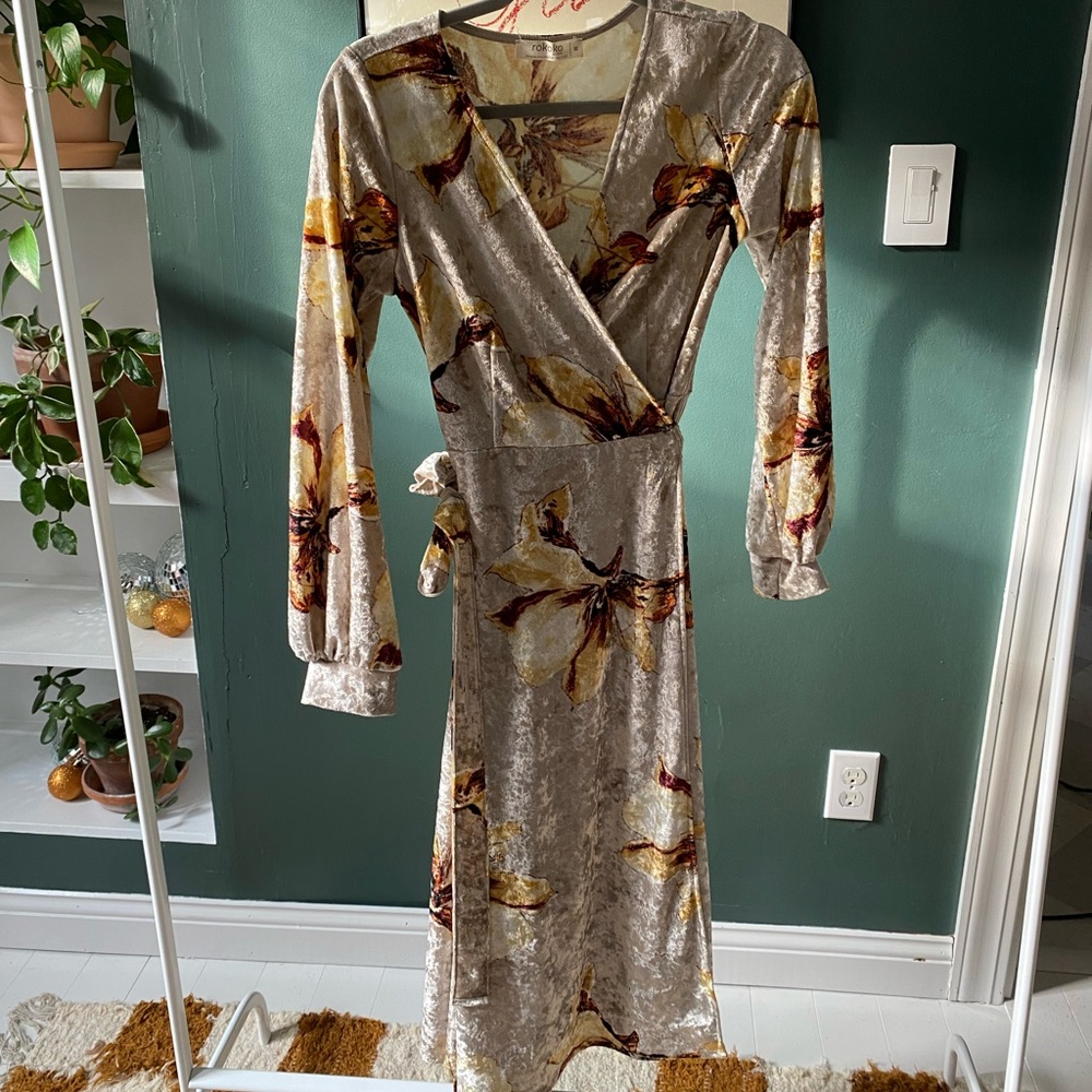 Boutique Midi Velvet Dress